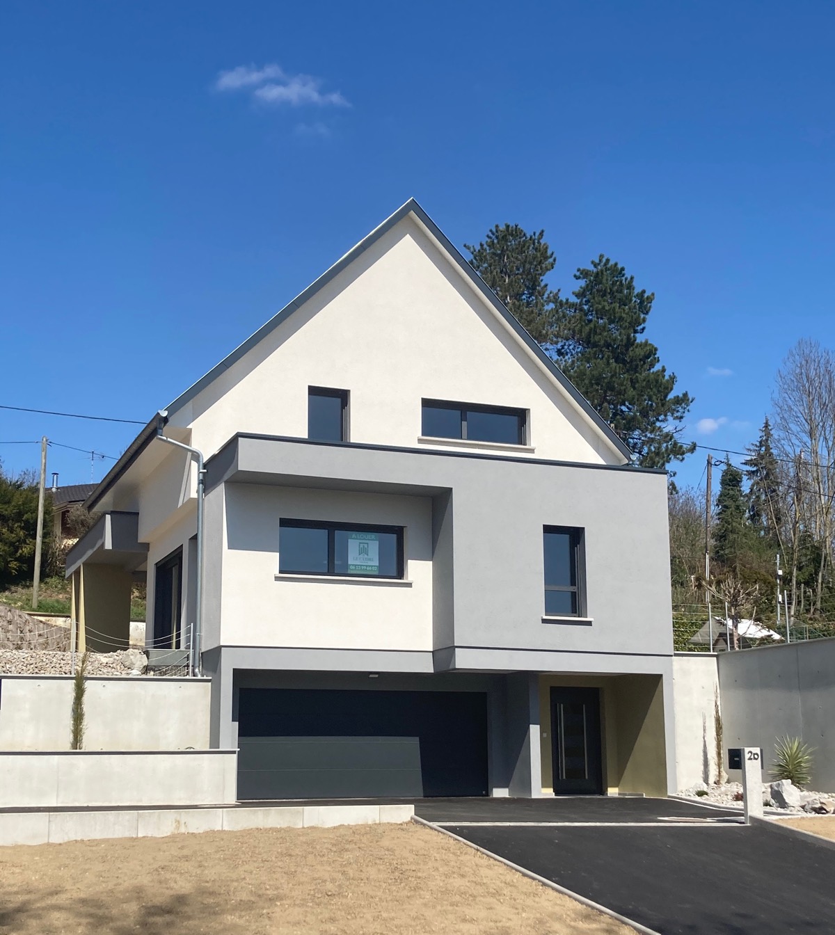 Maison aux volumes contemporains et toiture deux pans à Uffheim